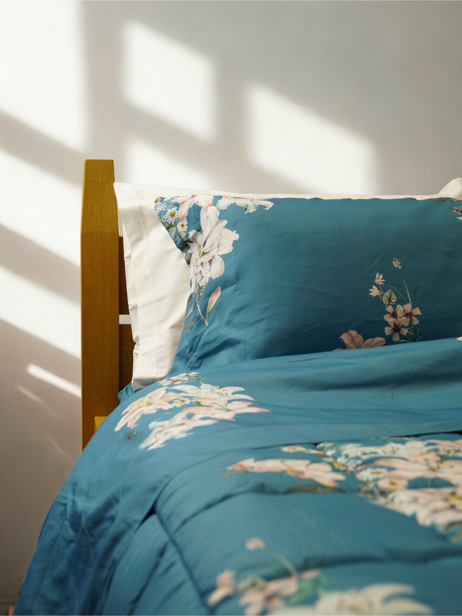 Complete Florenzia bed design 21404